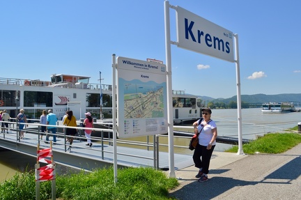 Boarding the Var at Krems